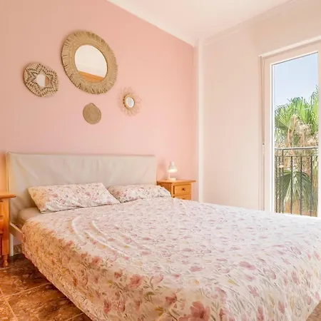 By The Sea Casa Alba Locos Апартаменты Торевьиа